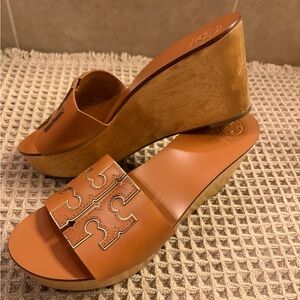 Tory Burch Tan Ines
Wedge Slide/Sandals Size 8.5